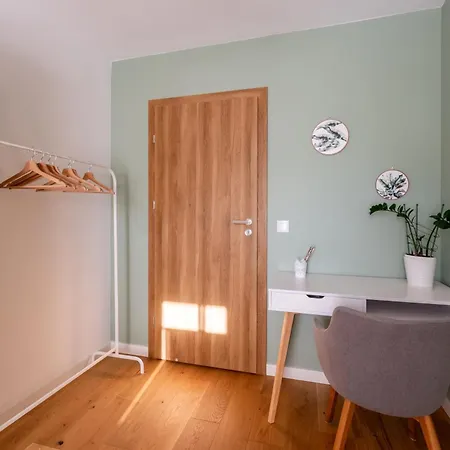 Green Oasis - Free Parking, Big Balcony, Private Park Krakow Exterior photo