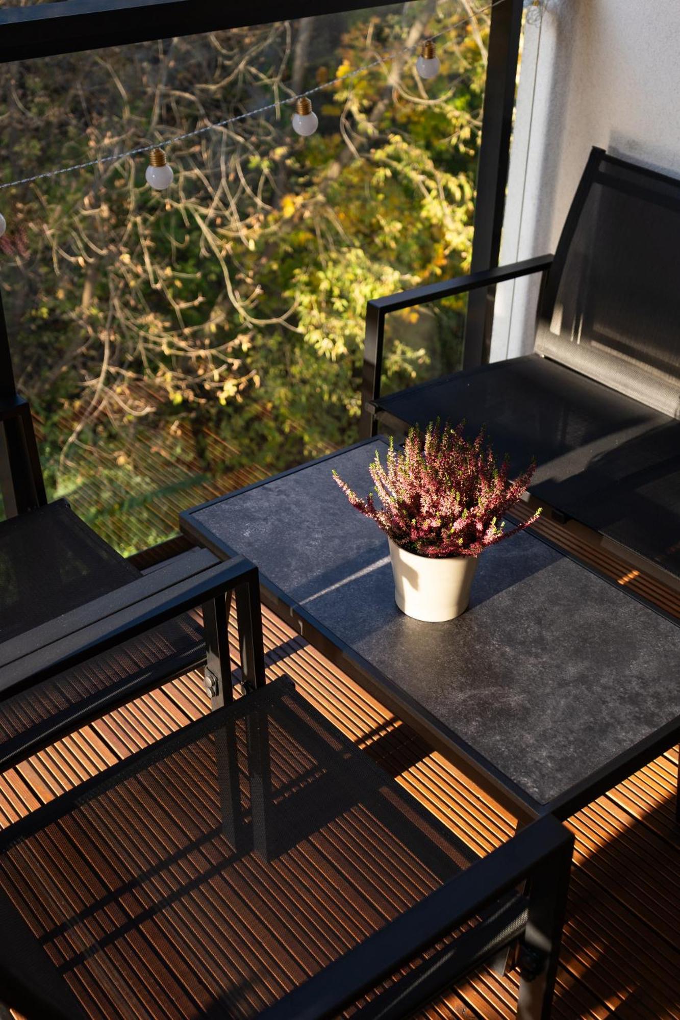 Oasis - Free Parking, Big Balcony, Private Park Cracovia