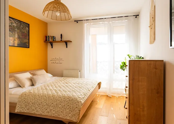 Green Oasis - Free Parking, Big Balcony, Private Park