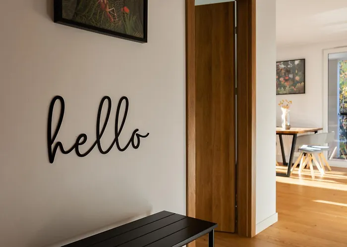Green Oasis - Free Parking, Big Balcony, Private Park
